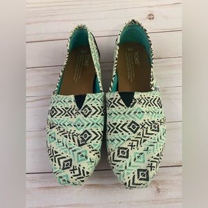 TOMS Womens Tribal Print Slip On Canvas Flats Shoes Size US 6